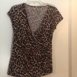 Leopard print wrap-like t-shirt